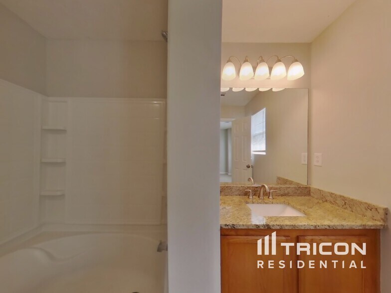 Building Photo - 2300 Marlin Dr