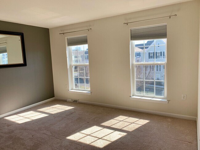 Building Photo - 3030 Meridian Cmns