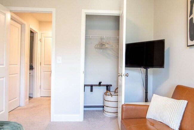 Building Photo - 751 Jacobs Millpond Rd