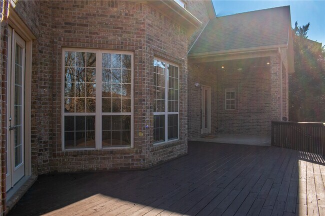 Building Photo - 5106 S Sloan Cir