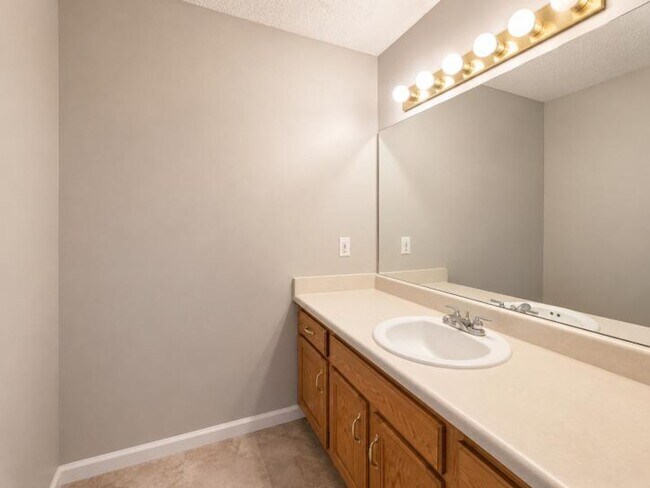 Building Photo - 1034 Persimmon Ct