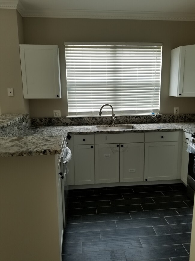 Building Photo - 12905 Alton Square