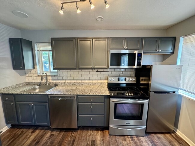 Building Photo - 2702 May St