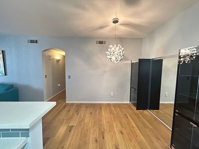 Building Photo - 3 bedroom 2 bathroom Summerlin condo!