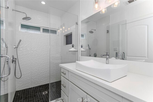 Building Photo - 1444 Stearns Dr