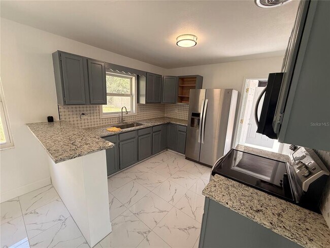 Building Photo - 2717 Kathryn Ave