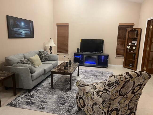 Building Photo - 922 Jackson Way