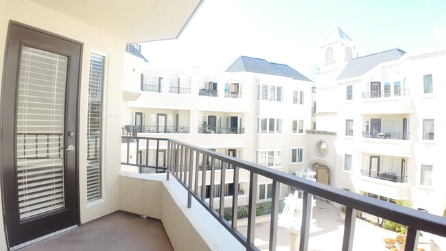 Building Photo - 655 Columbia St