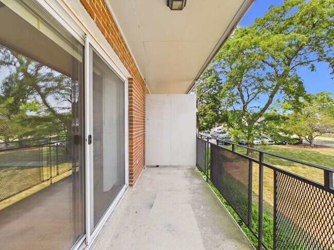 Building Photo - 2210 S Goebbert Rd
