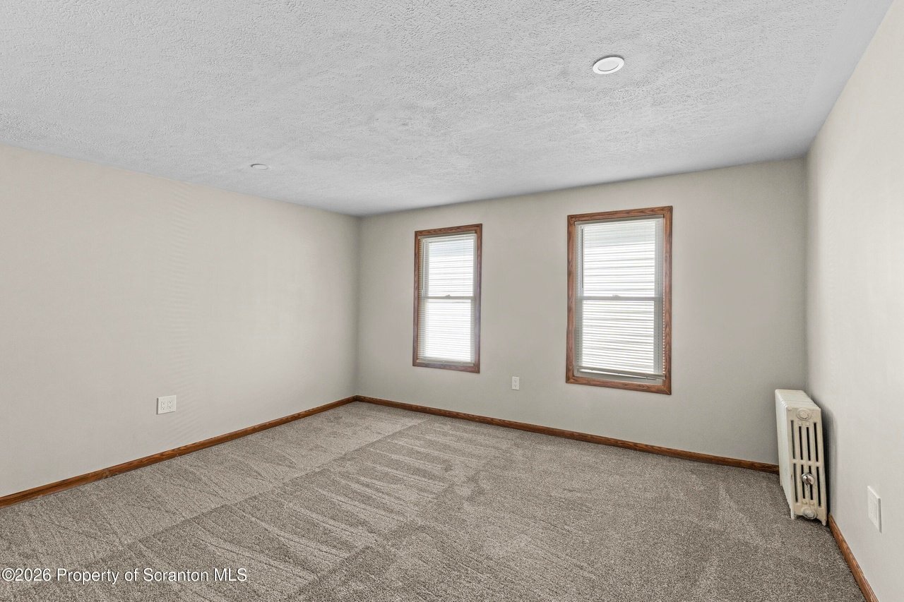 Building Photo - 302-304-304 Vine St