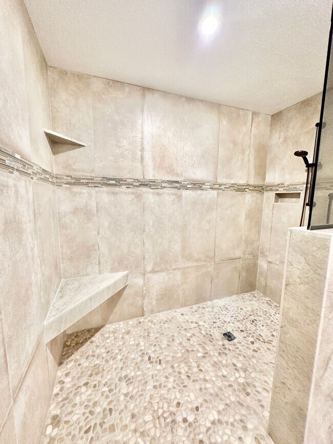 Building Photo - Sweet Single-Story, Completely Detached, Home in the Picturesque Fallbrook Village HOA Community!