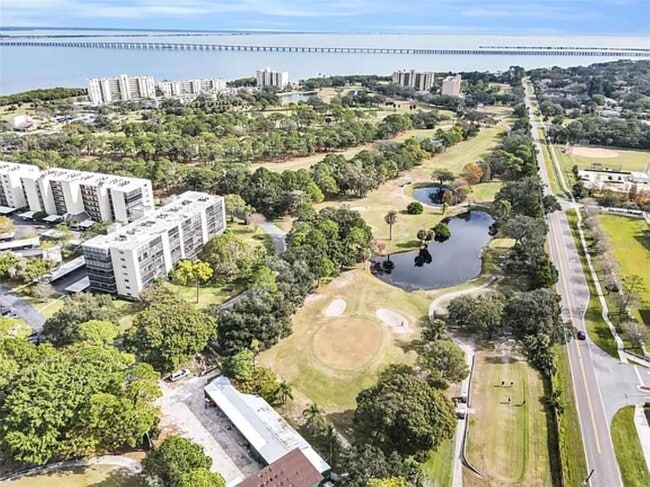 Building Photo - 2800 Cove Cay Dr