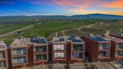 Building Photo - Park Place Condo