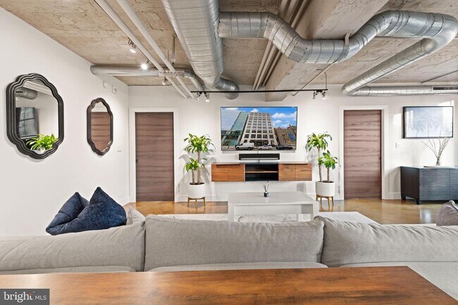 Building Photo - 916 G St NW