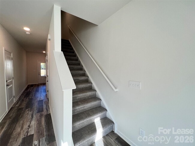 Building Photo - 574 N Broad St