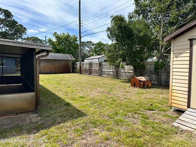 Building Photo - 680 Birchwood Ln