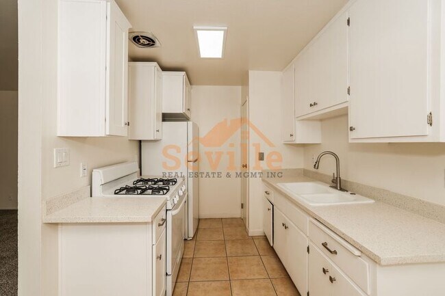 Building Photo - 2950 Stanton St