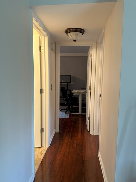 Building Photo - 1217 Island Dr