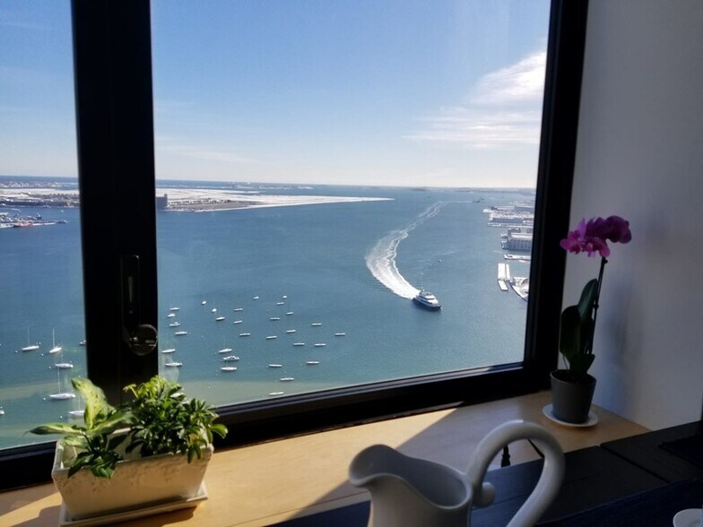 Building Photo - 65 E India Row