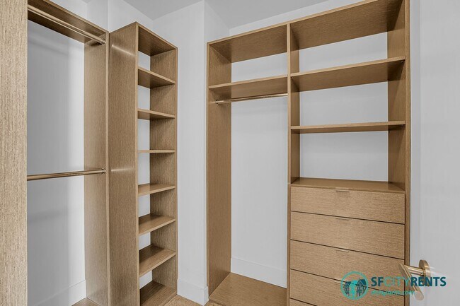 Building Photo - Pacific Heights: 10th Floor Corner Condo w/ Views, W/D in-unit, Parking & Shared Roof Deck @ The ...