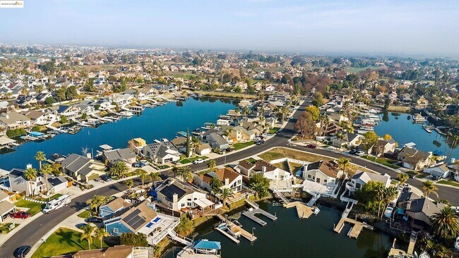 Building Photo - 4730 Spinnaker Way