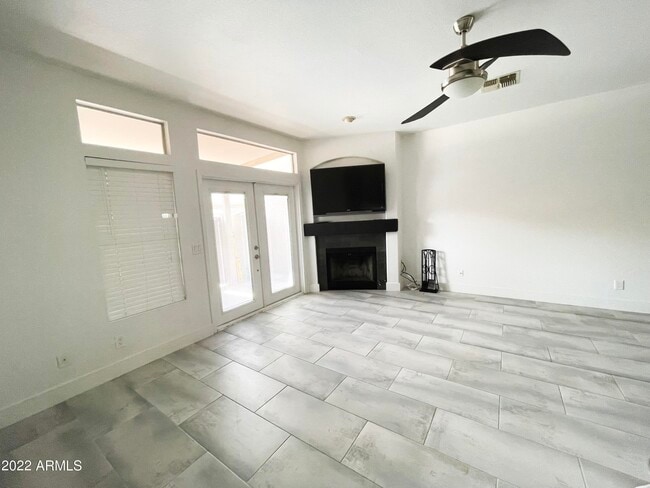 Building Photo - 500 N Roosevelt Ave