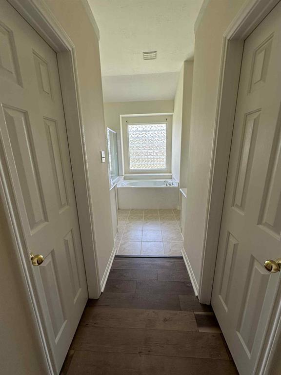 Building Photo - 15215 Millers Run Ln