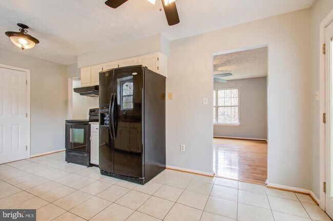Building Photo - 351 Skyview Dr