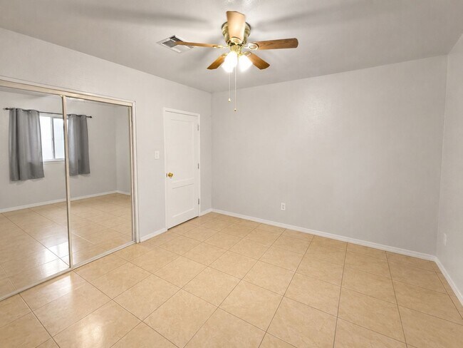 Building Photo - 315 S Magnolia Ave