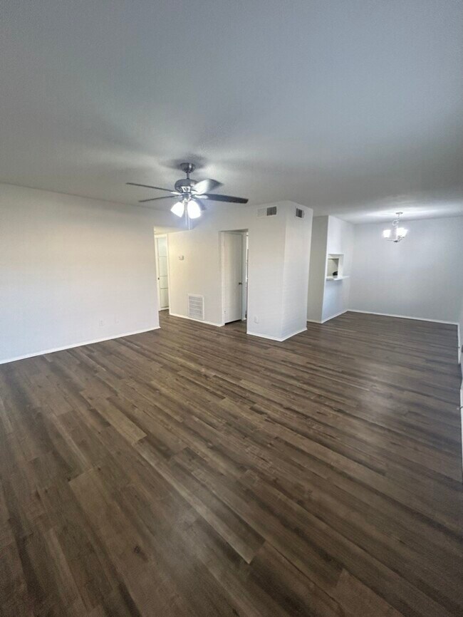 Building Photo - 5550 N Braeswood Blvd