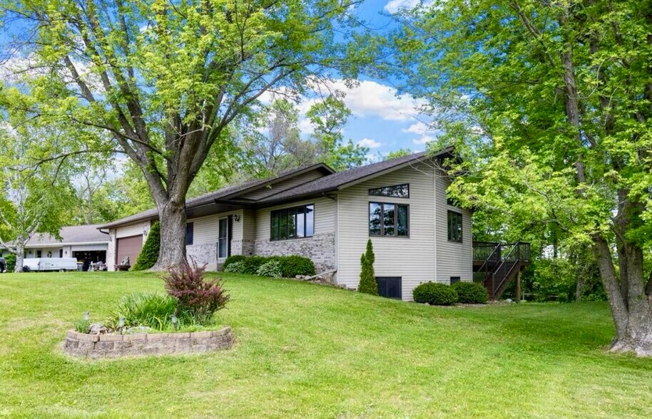 Building Photo - W4710 Lazy Acres Rd