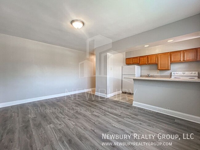Building Photo - 305 San Juan Dr