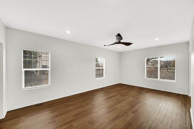 Building Photo - 2325 Summerlin Dr