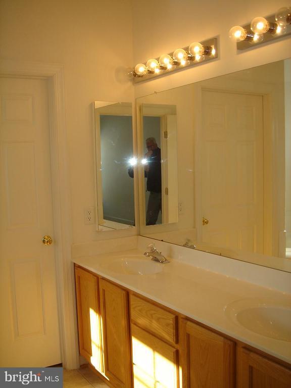 Building Photo - 11017 Baldwin Dr