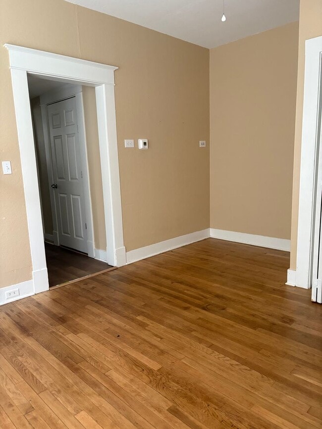Building Photo - Great Highland Condo