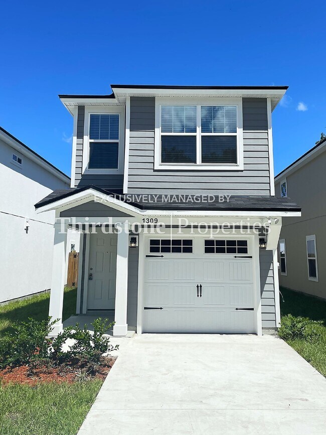 Building Photo - 1309 Pangola Dr