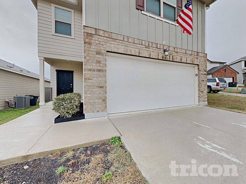 Building Photo - 4945 Hallies Gdn