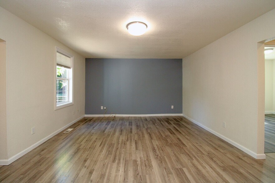 Building Photo - 4419 N Albina Ave