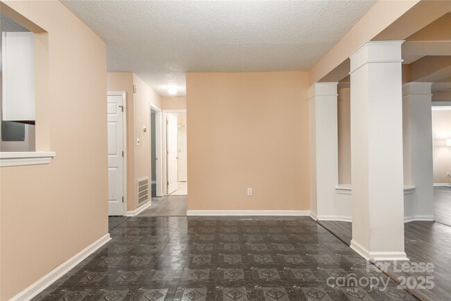 Building Photo - 9205 Ravenwing Dr