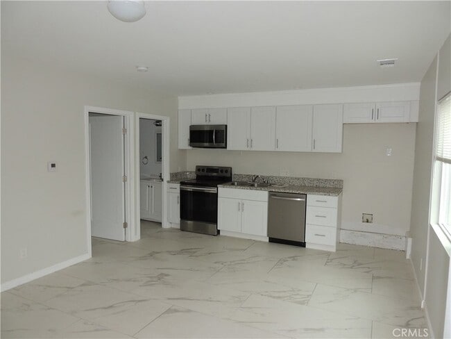 Building Photo - 23470 Victory Blvd