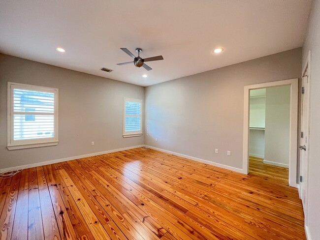 Building Photo - 1205 Kinney Ave