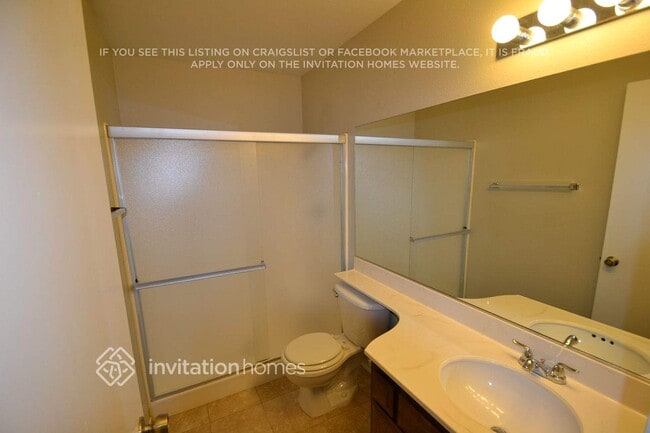 Building Photo - 318 W Tenth Pl