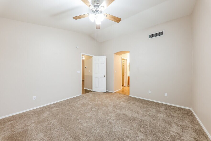 Building Photo - 1226 E Helena Dr