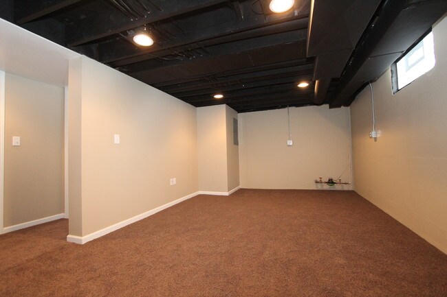 Building Photo - 1206 Veto St NW