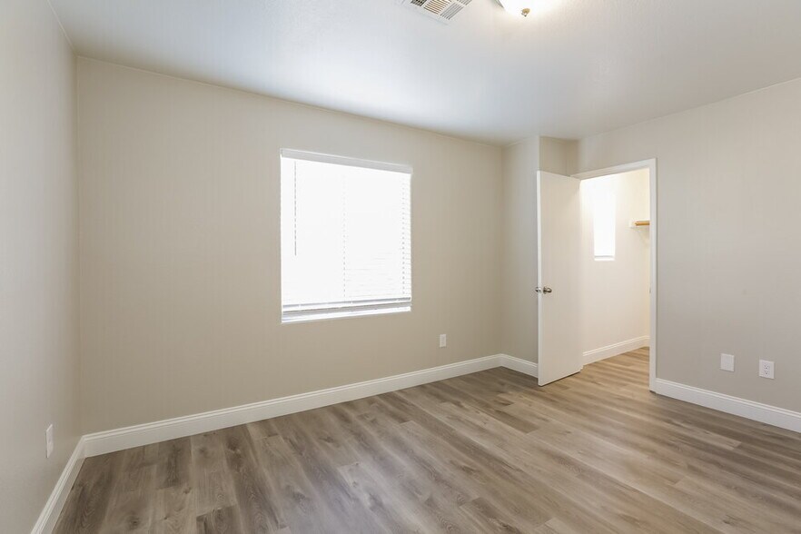 Building Photo - 10643 Solar Hawk Ave