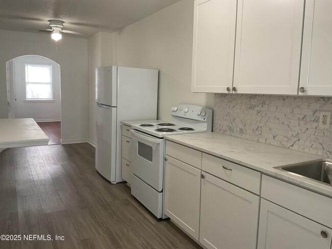 Building Photo - 533 3rd Ave N