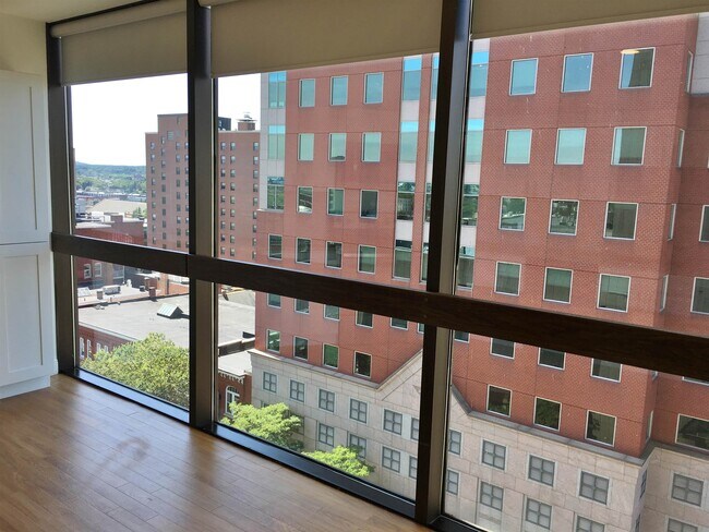 Building Photo - 875 Elm St