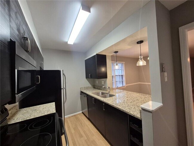 Building Photo - 204 Triumph Dr NW