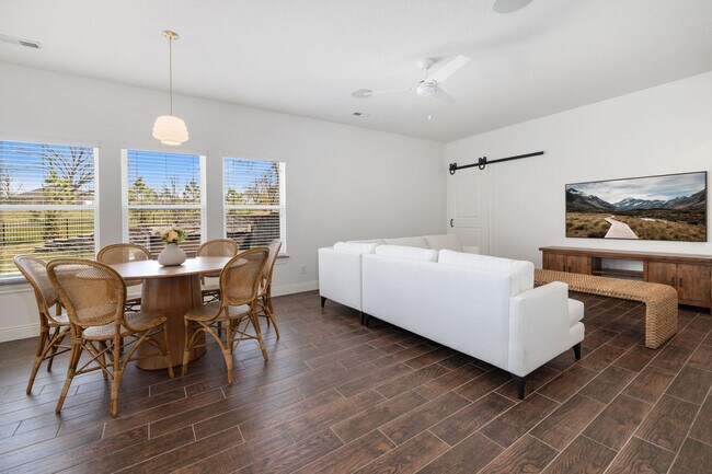 Building Photo - 802 NW D St