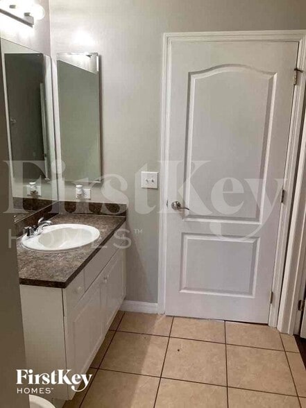 Building Photo - 2047 NE 20th Terrace